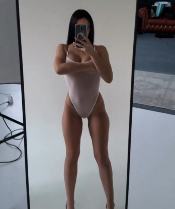 Милая и страстная красавица ждет тебя в уютной обстановке. Помогу расслабиться и исполнить твои фантазии. Звони, не стесняйся! 10673, 24 года